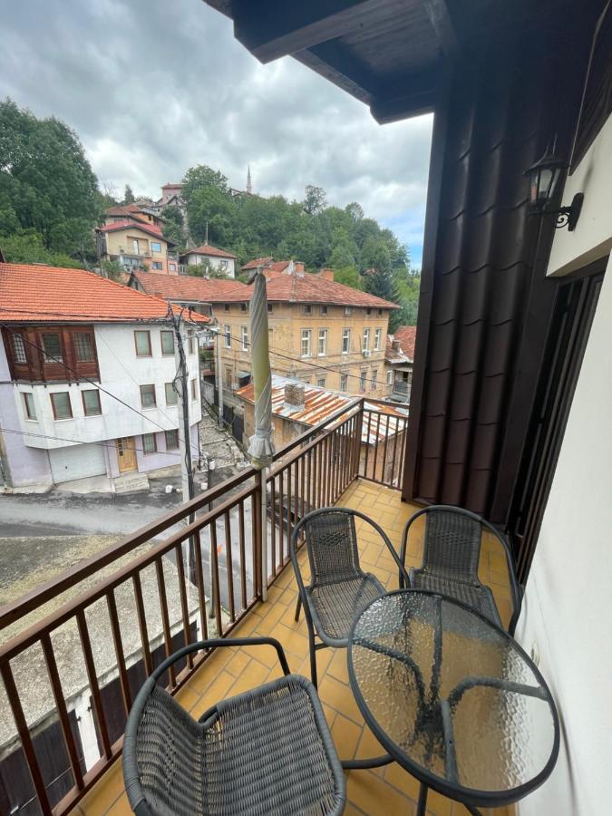 Casa Gialla Free Parking Sarajevo Bagian luar foto